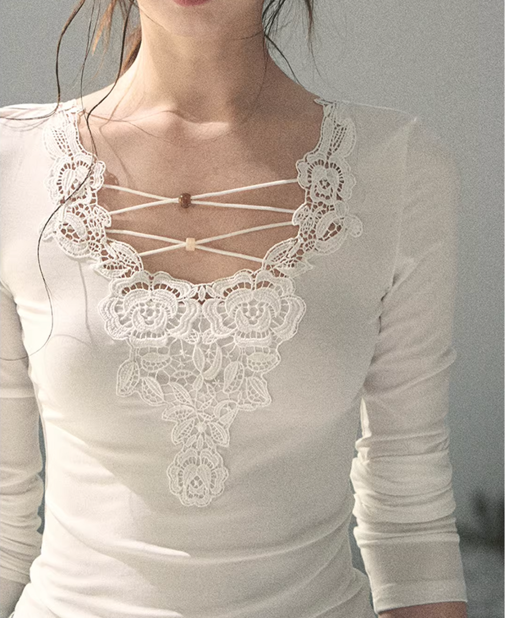SHAOYEYAN Lace long-sleeved V-neck t-shirt with a loose fit