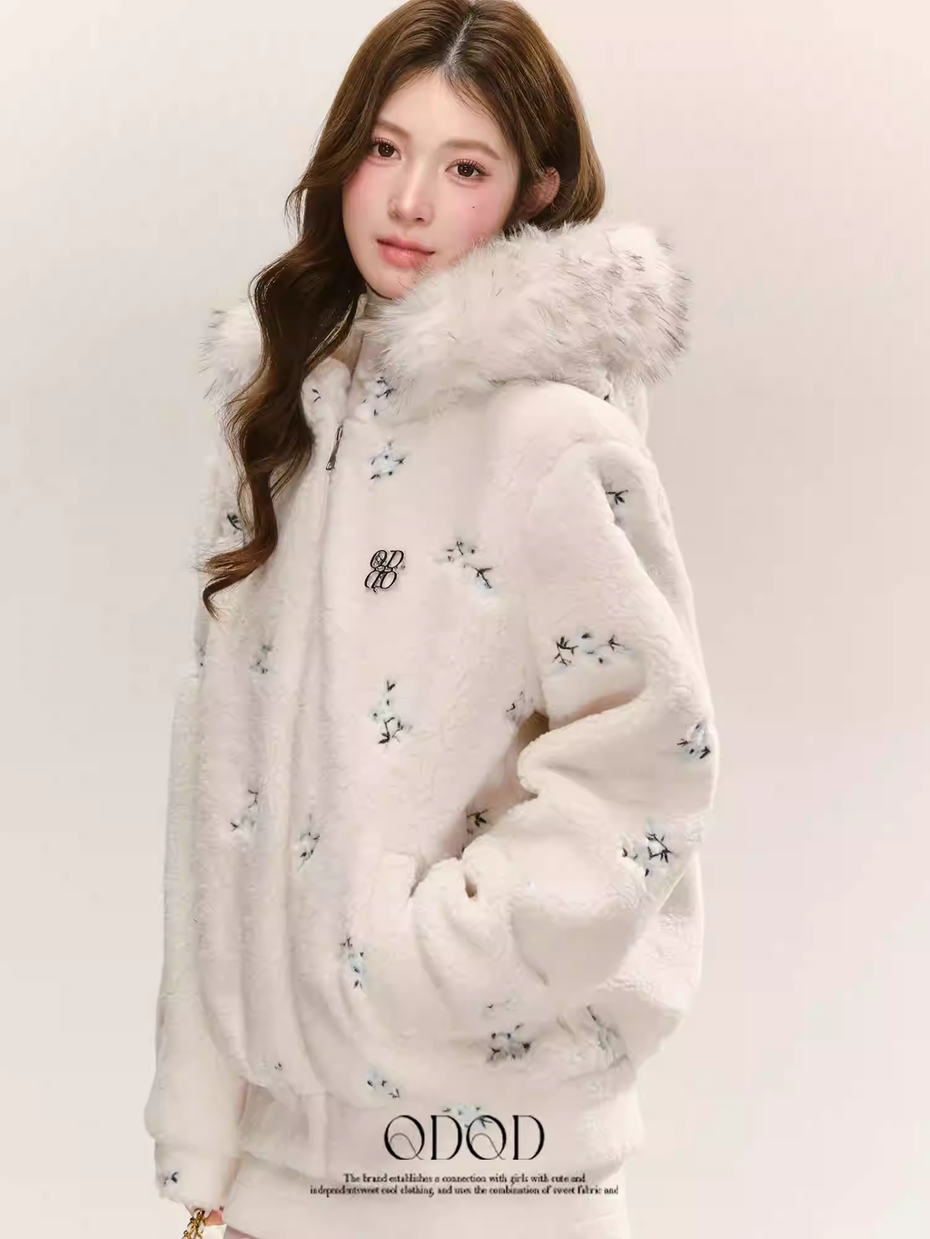 QDQD Cute and warm embroidered velvet jacket with fur collar, hood, thick cotton lining and good warmth.