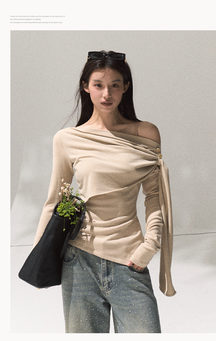 OAKMOO Women's "Ancient Shrine" patterned round neck long sleeve knit sweater with inside waist button closure