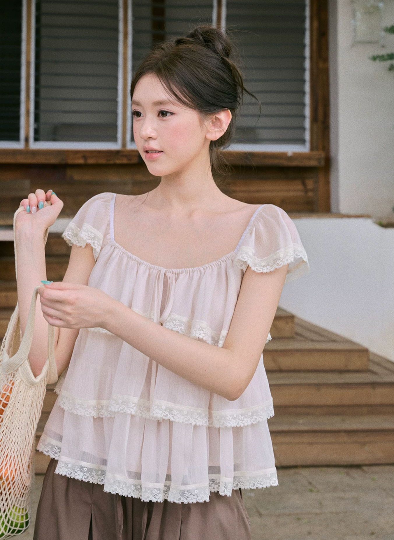 OIOI ESSE Women's chiffon lace blouse with puffy sleeves, light summer style.
