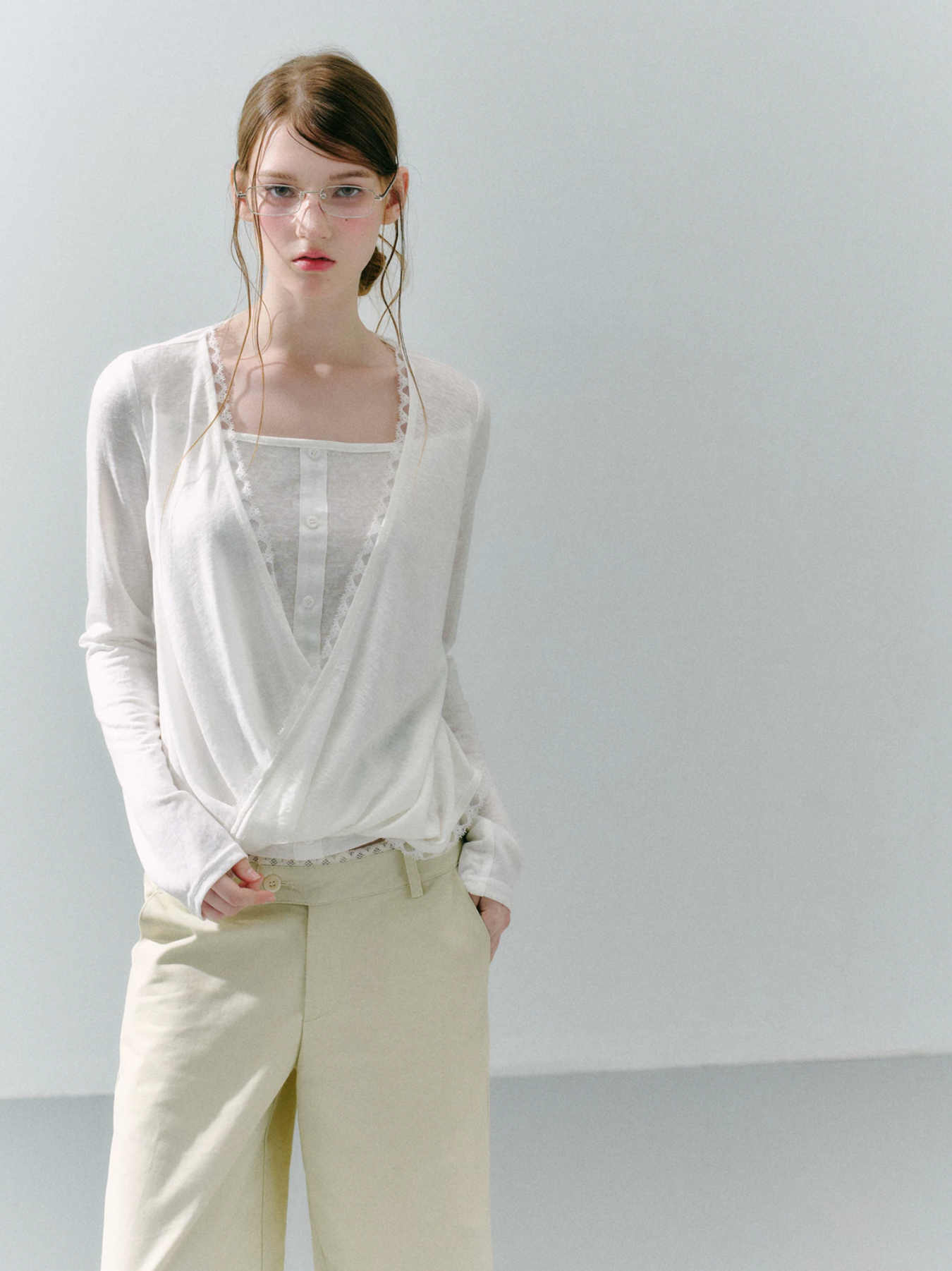 LOSTFOREST Sexy t-shirt with 70% Lyocell material, pleated lace collar, light and breathable, suitable for spring/hours