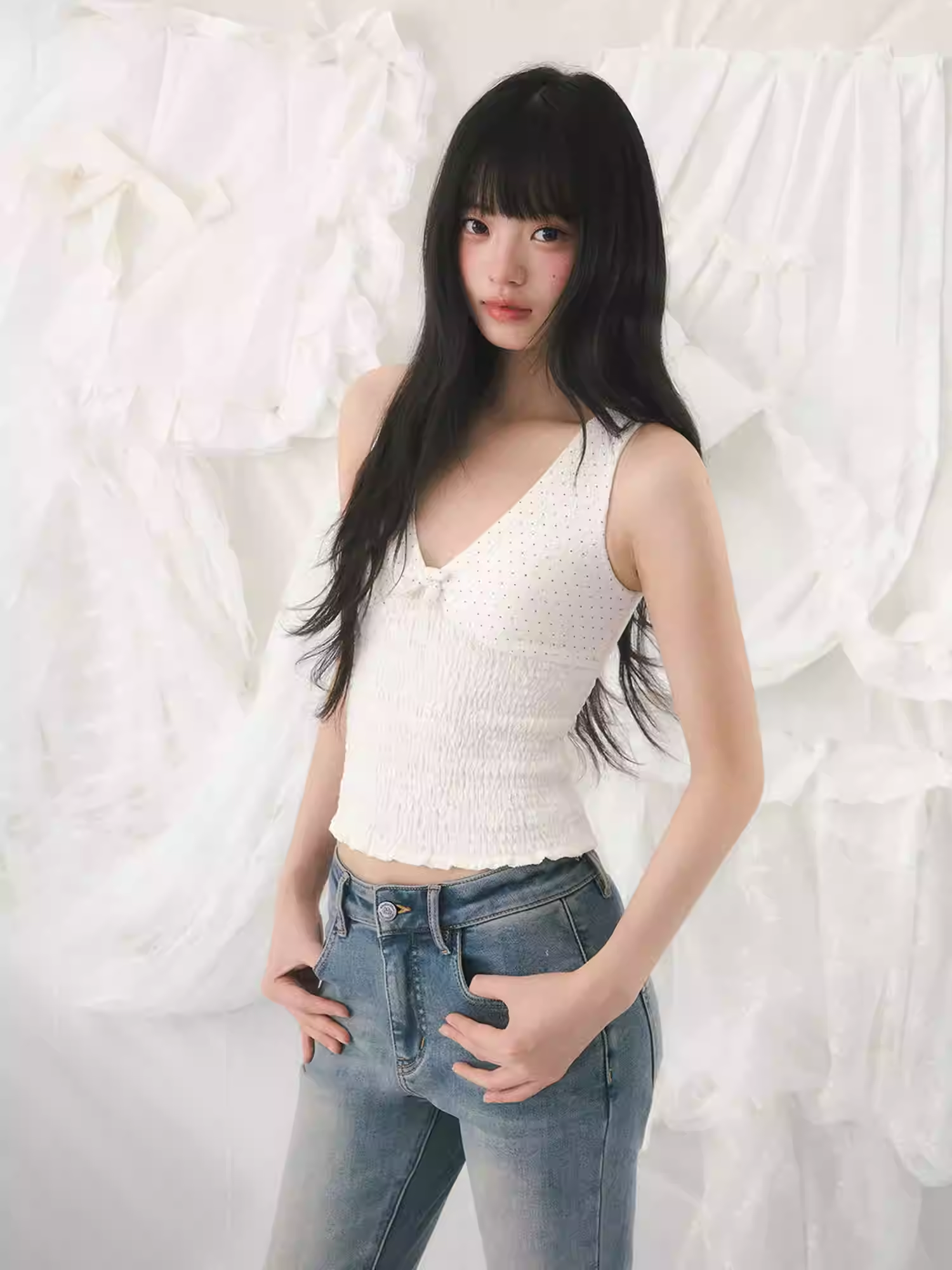 WEEKENDHUB Korean-style bow tie V-neck polka dot tank top for women, stretchy, figure-hugging sleeveless top, suitable for layering in spring.