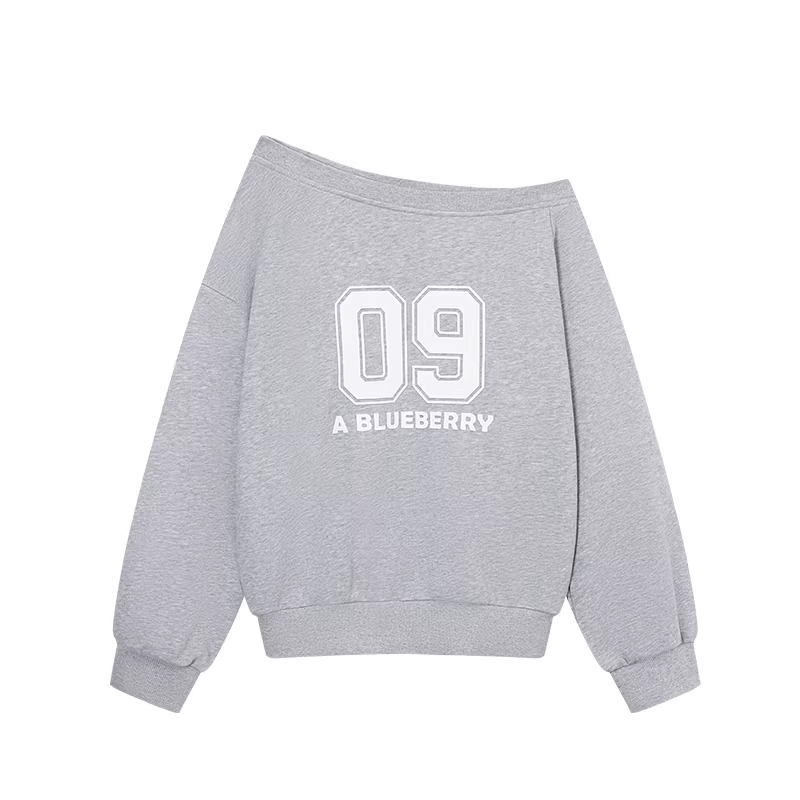 ABLUEBERRY off-shoulder sweatshirt with blueberry print, similar to Pei Jiaxin's style, and a polka dot sporty tank top for women, Spring/Summer 2026 collection.