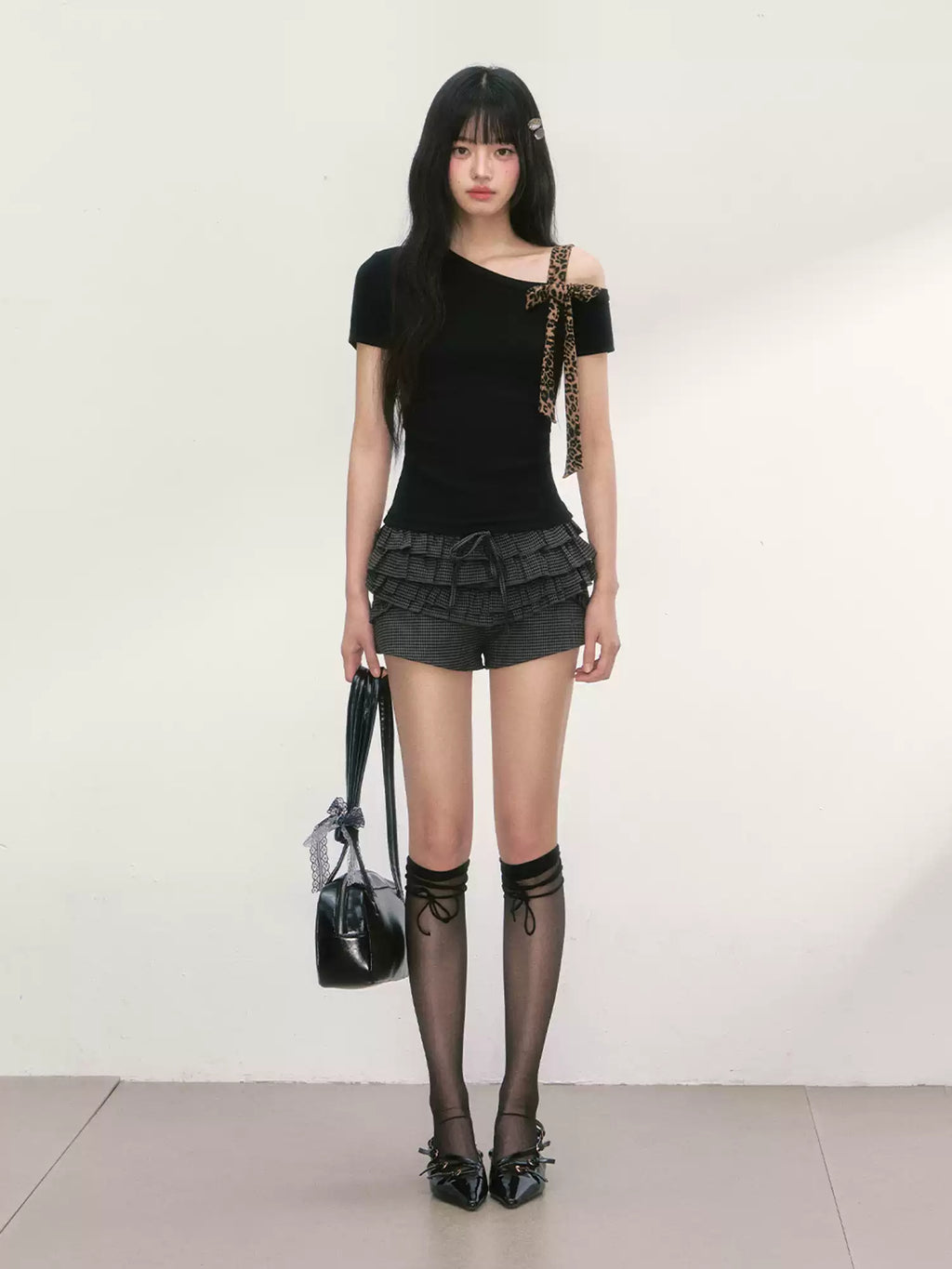 WEEKENDHUB Quần short kẻ caro phong cách học sinh nữ, mẫu mới hè 2025, thiết kế nơ xếp ly, thích hợp mặc ngoài trời