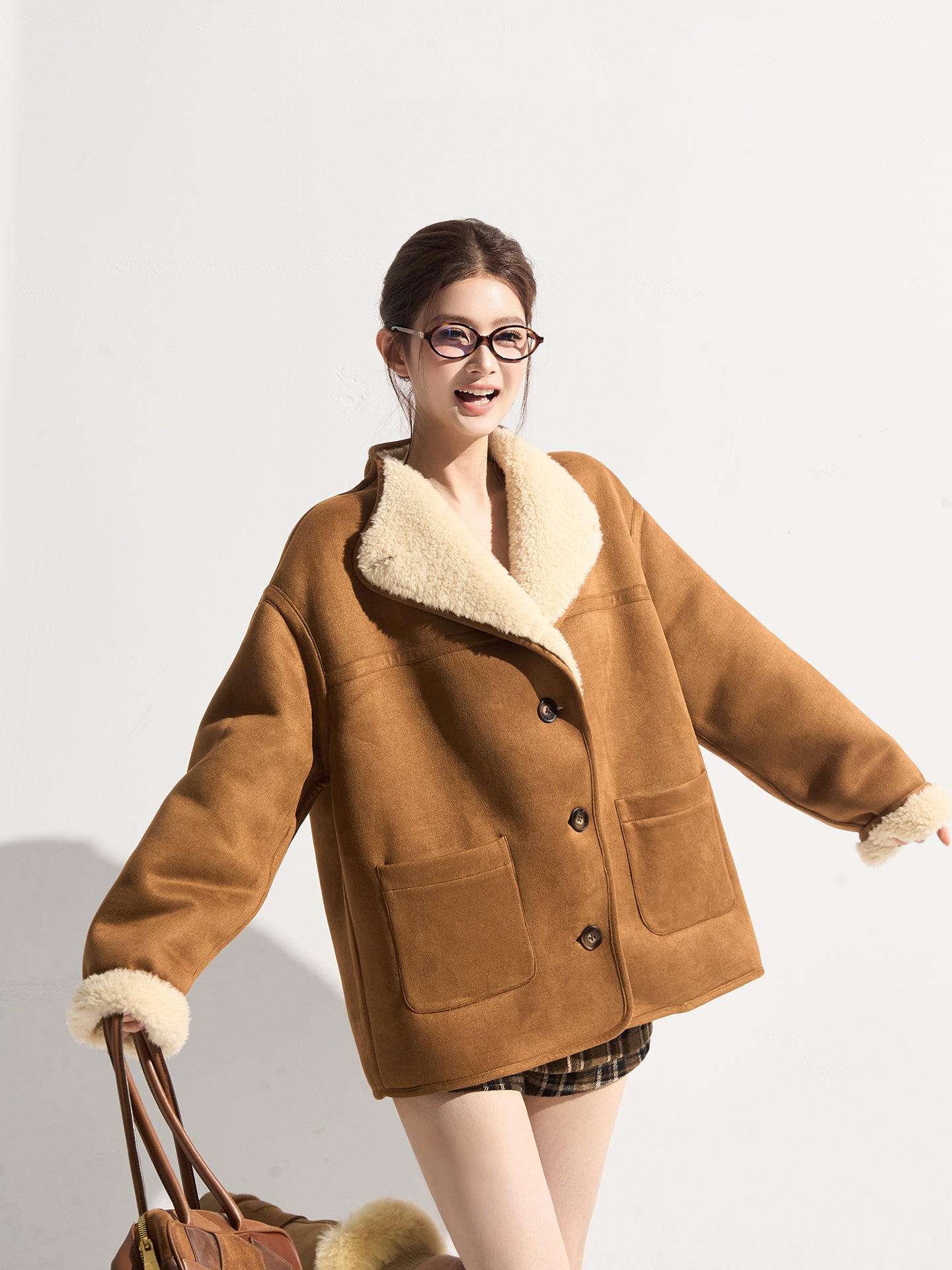 THEROUS Xie Burou women's new autumn and winter classic loose turn-down collar fur coat with patch pockets