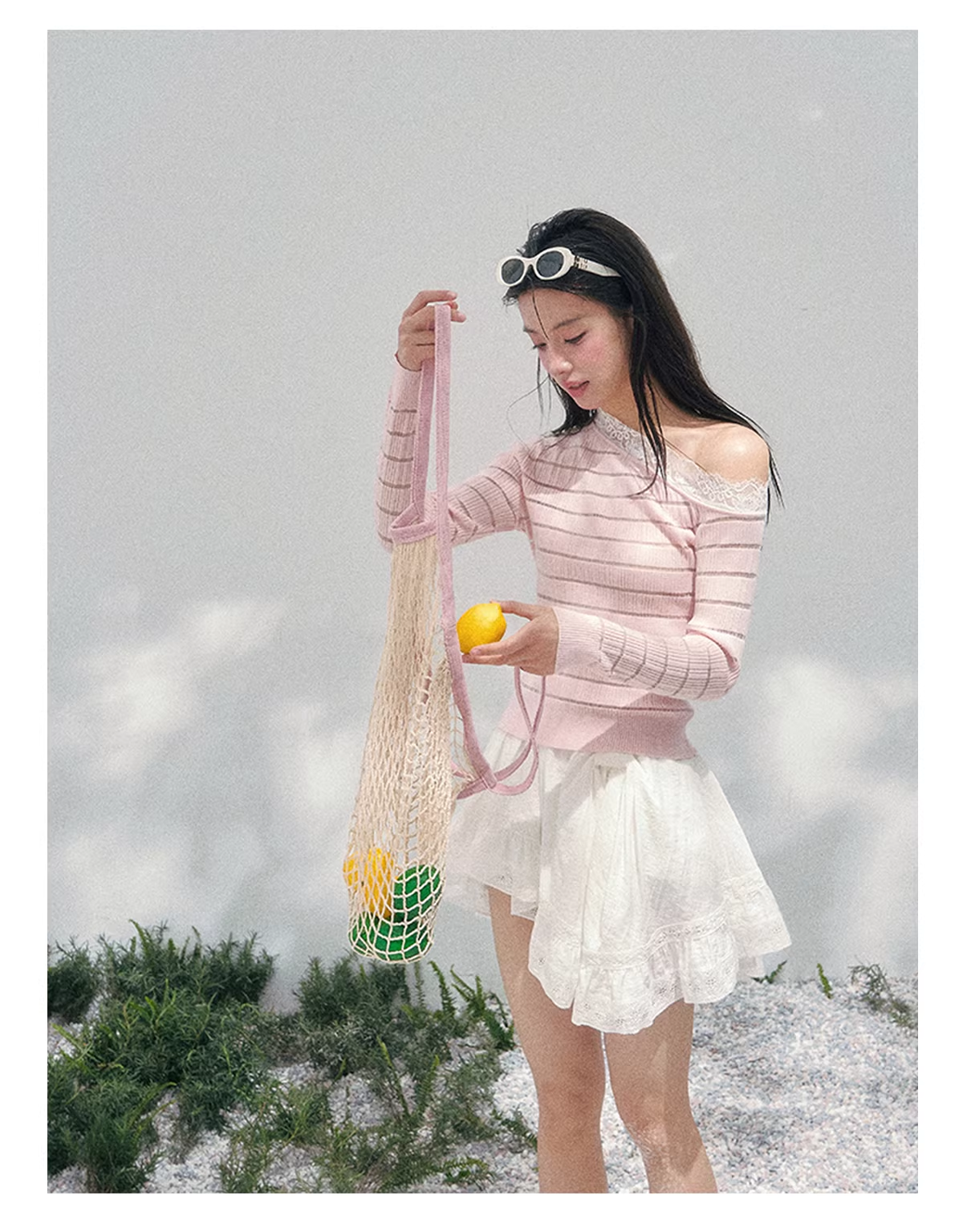 SHAOYEYAN Women's long-sleeved, off-the-shoulder knitted lace top with "Gentle Gaze" pattern, a pure and charming spring top.