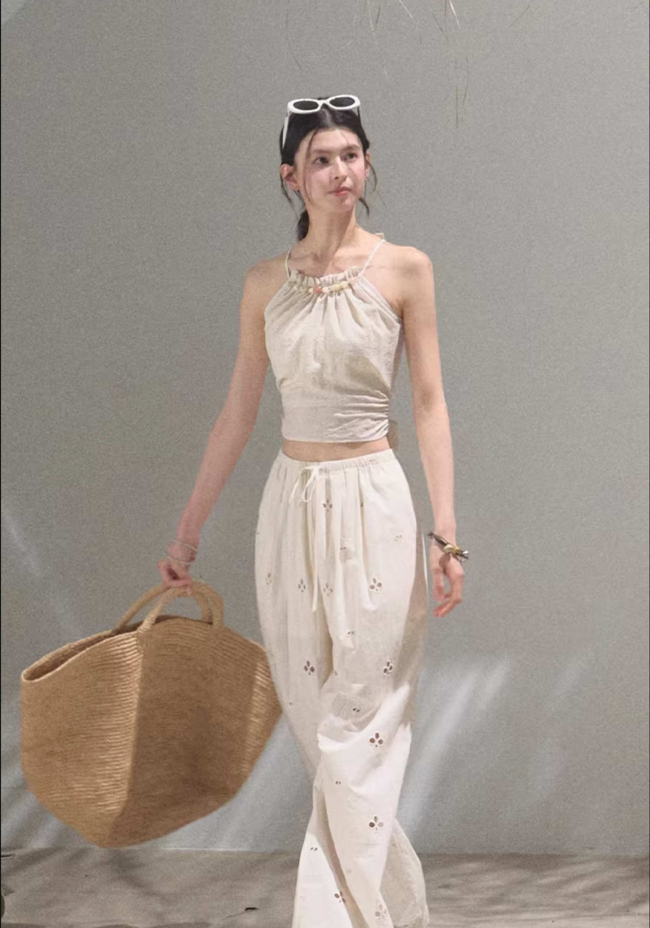 OAKMOO Soft, figure-flattering, skin-friendly linen camisole with tie collar