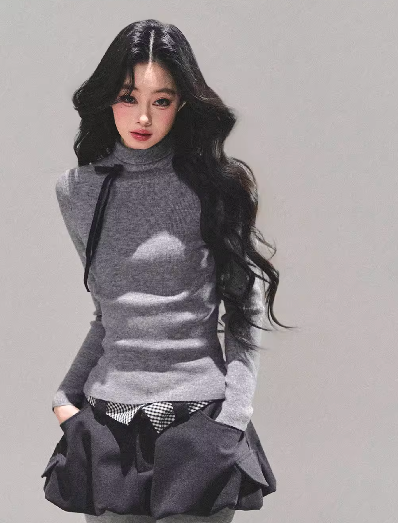 SHAOYEYAN AOMALM's "velvet-soft" long-sleeved, mid-neck knitted undershirt for women is perfect for winter and creates a glamorous look.