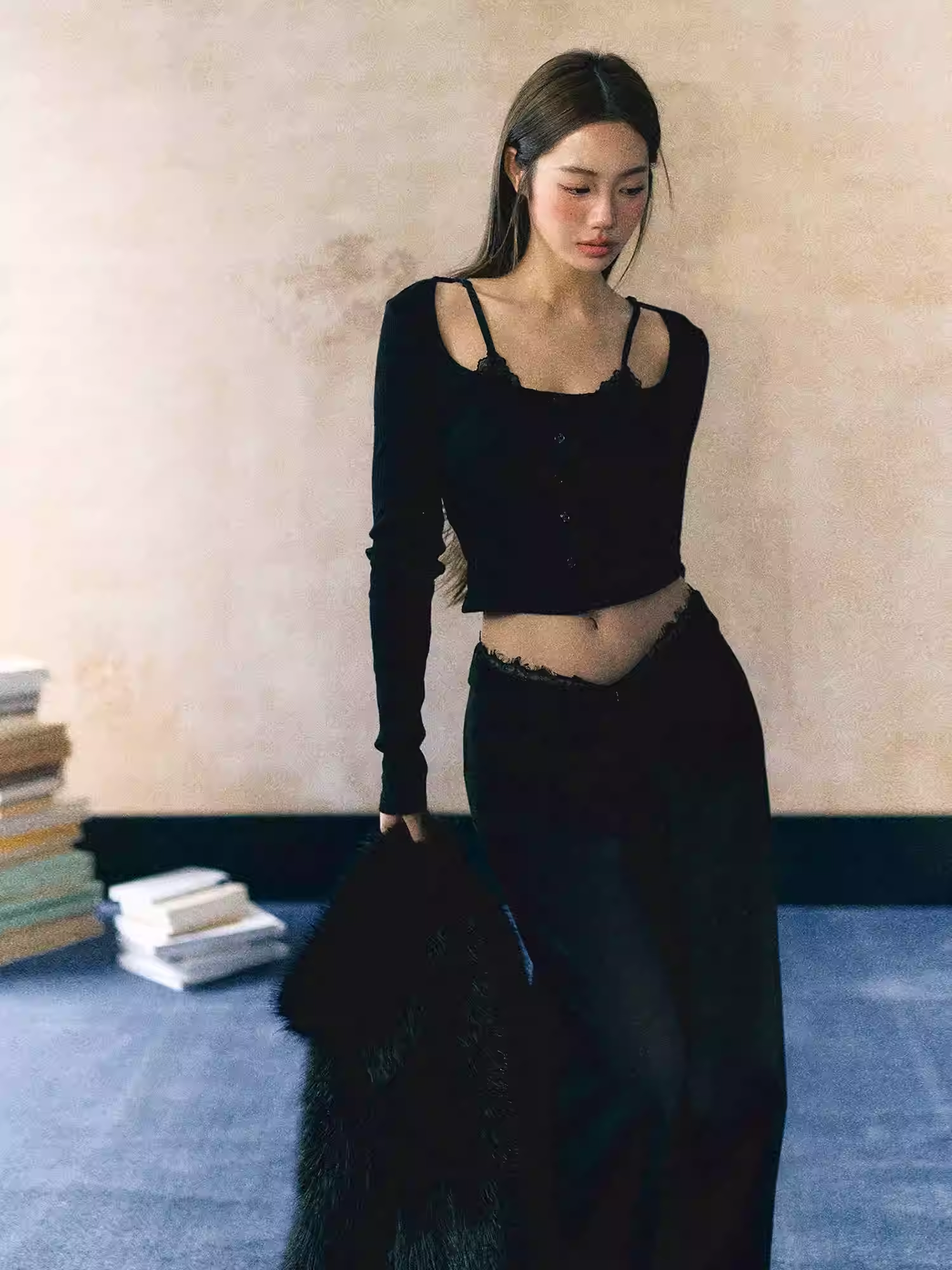 LaluneDuCiel Set: T-shirt + high-waisted, figure-hugging wide-leg pants with original lace trim, flattering to the figure.