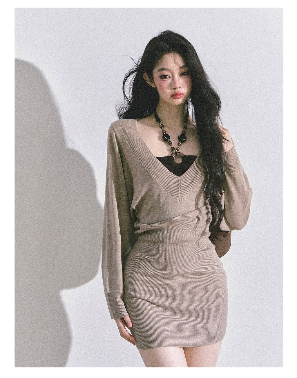 SHAOYEYAN Women's "Jin Zhi Tian Ni" French style long-sleeved knit dress, autumn tight-fitting wool dress, short skirt.