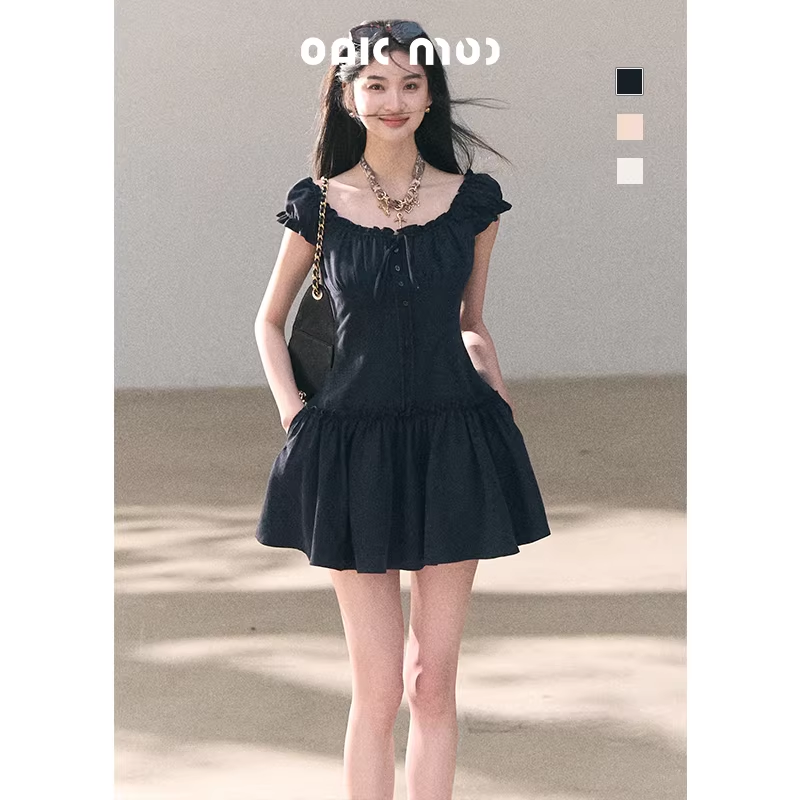 OAKMOO Bodycon off-the-shoulder mini dress made of lyocell linen fabric.