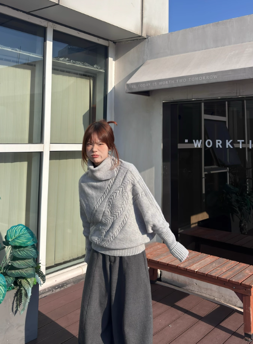 UMOUMO Loose fit ivory knit sweater with asymmetrical hem and collar, multicolor button-down cape sweater