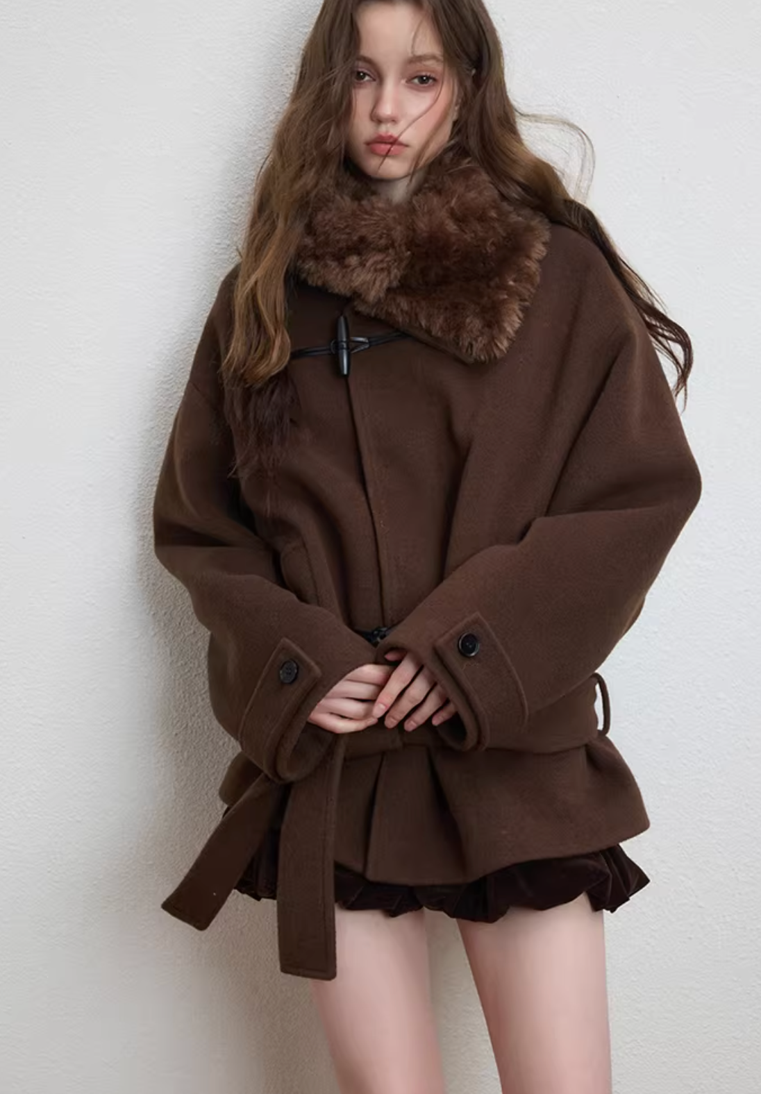 LUAMOSS Loose-fitting jacket, made from Luamoss wool blend, with belt and warm fur-lined collar.
