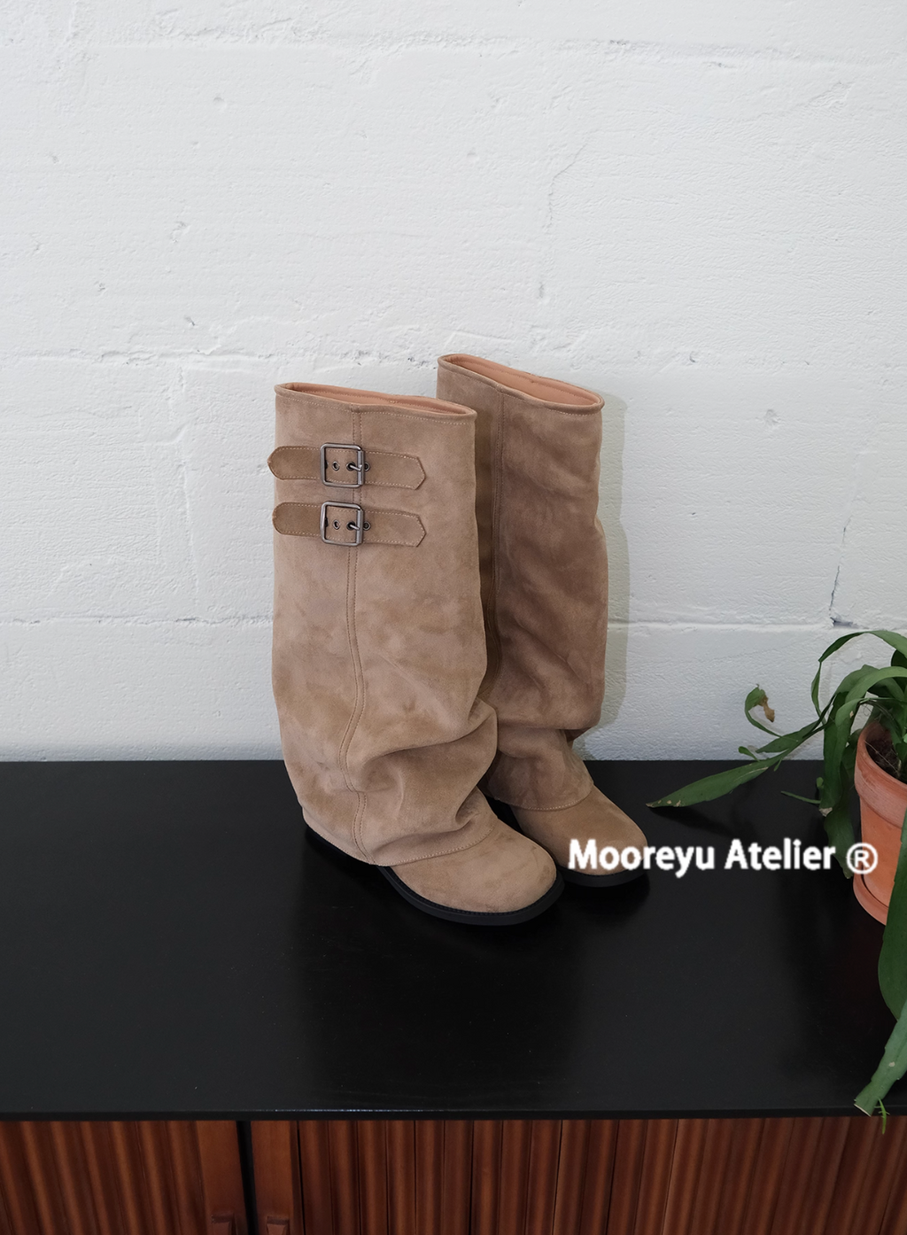 MOOREYU Mooreyu women's original leather boots, autumn/winter new style, thick heel, women's classic pleated riding boots