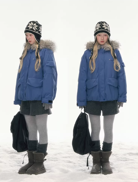 CANSTOREGIRLS' new national standard outdoor jacket from Canned Goods Store, "A Guide to Cloud Travel," made of 90% white down, with a large fur collar.