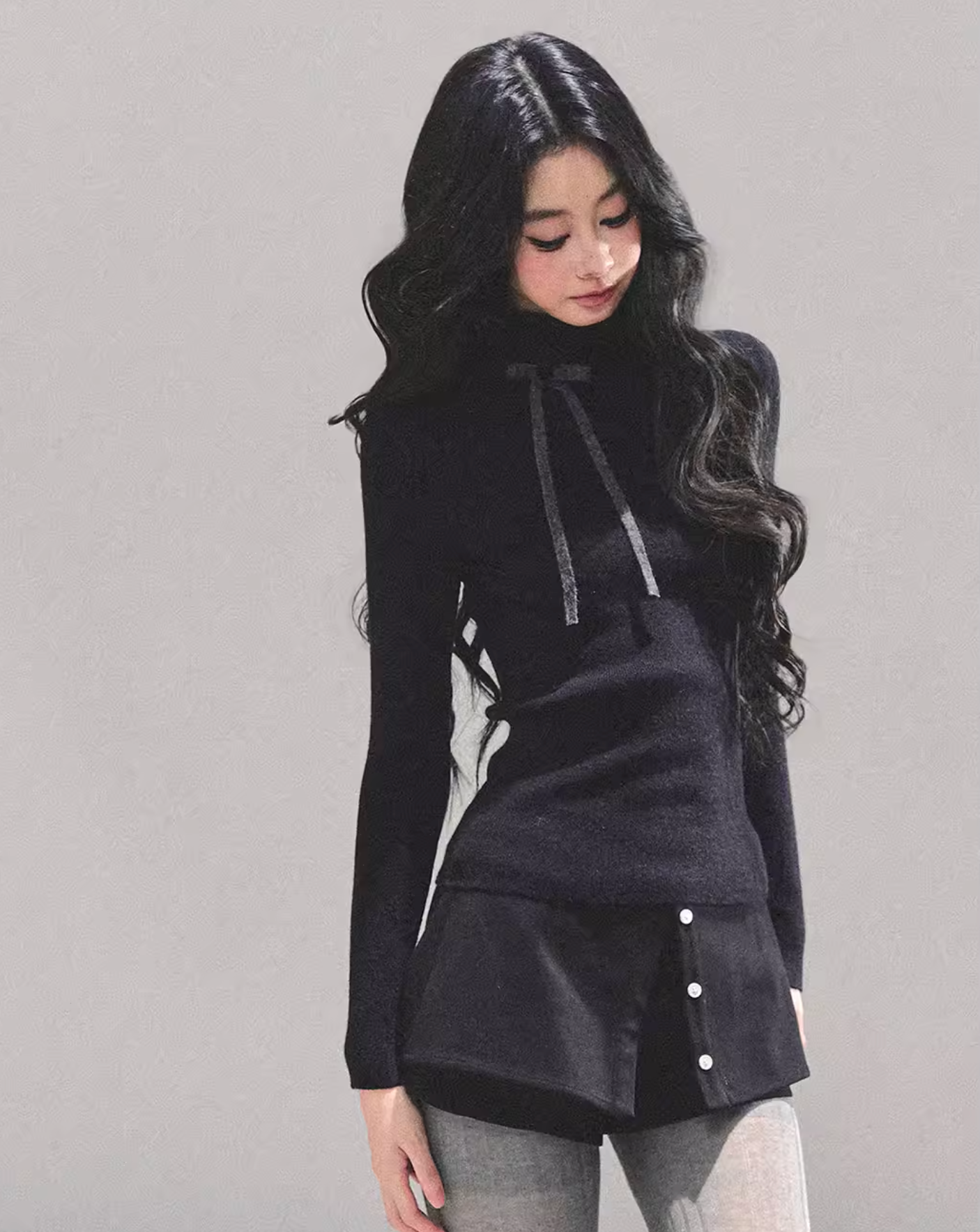 SHAOYEYAN AOMALM's "velvet-soft" long-sleeved, mid-neck knitted undershirt for women is perfect for winter and creates a glamorous look.