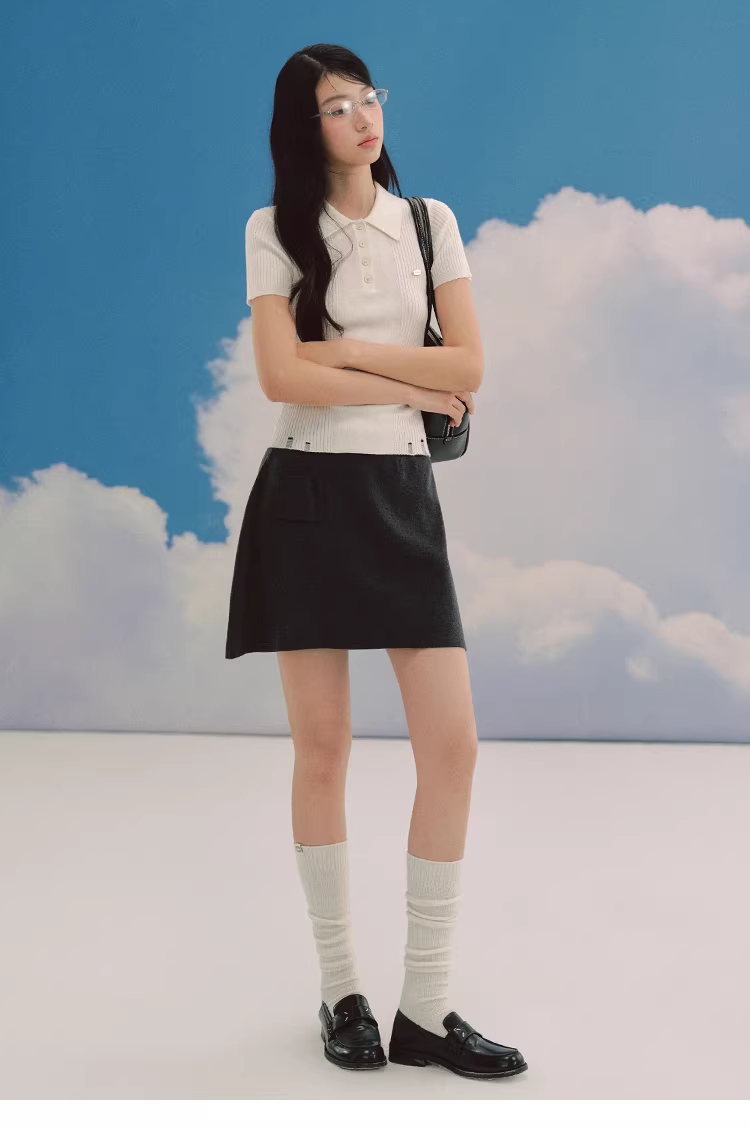 LaluneDuCiel Feminine, long-lasting, light and gentle polo neck short-sleeve sweater.