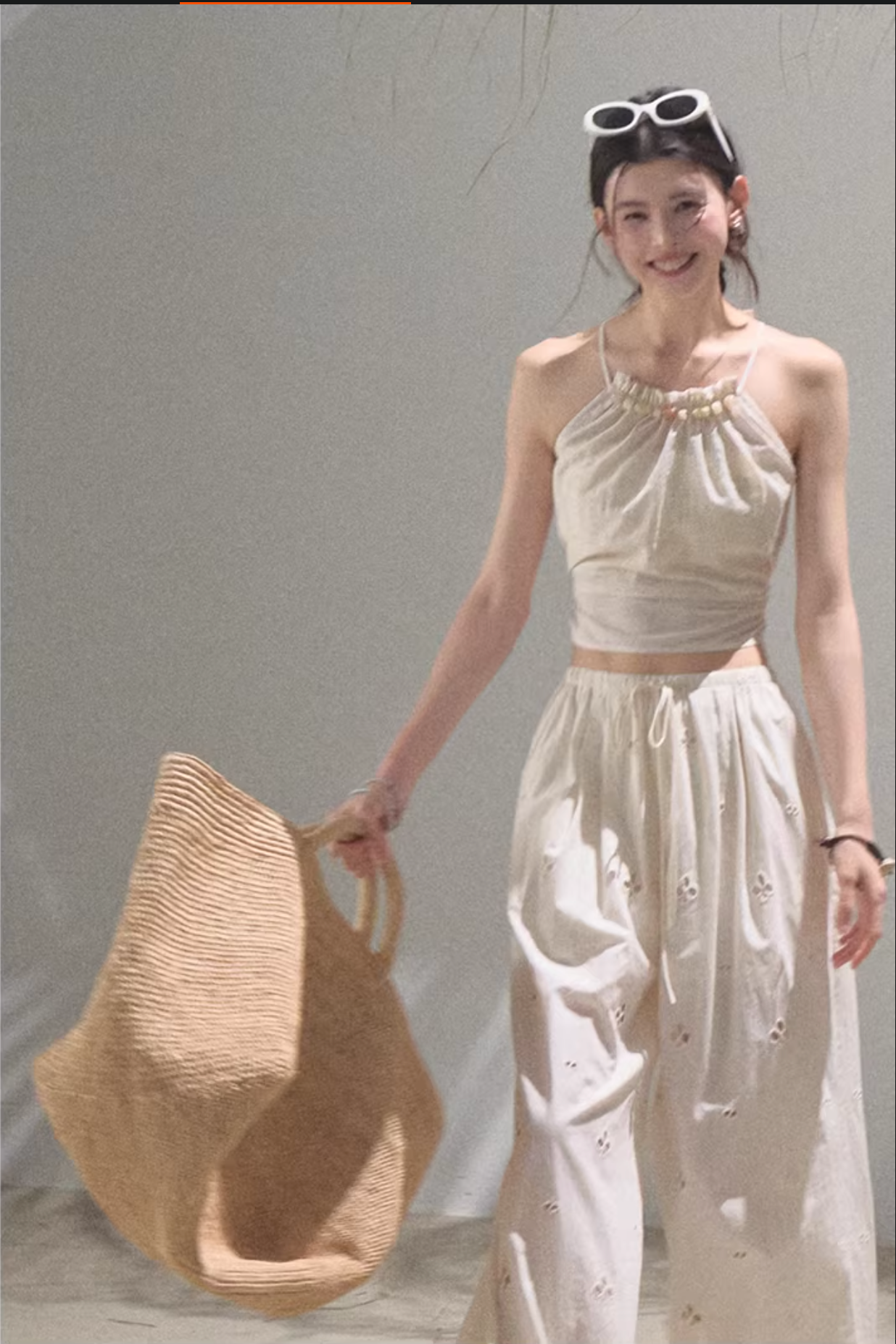 OAKMOO Soft, figure-flattering, skin-friendly linen camisole with tie collar