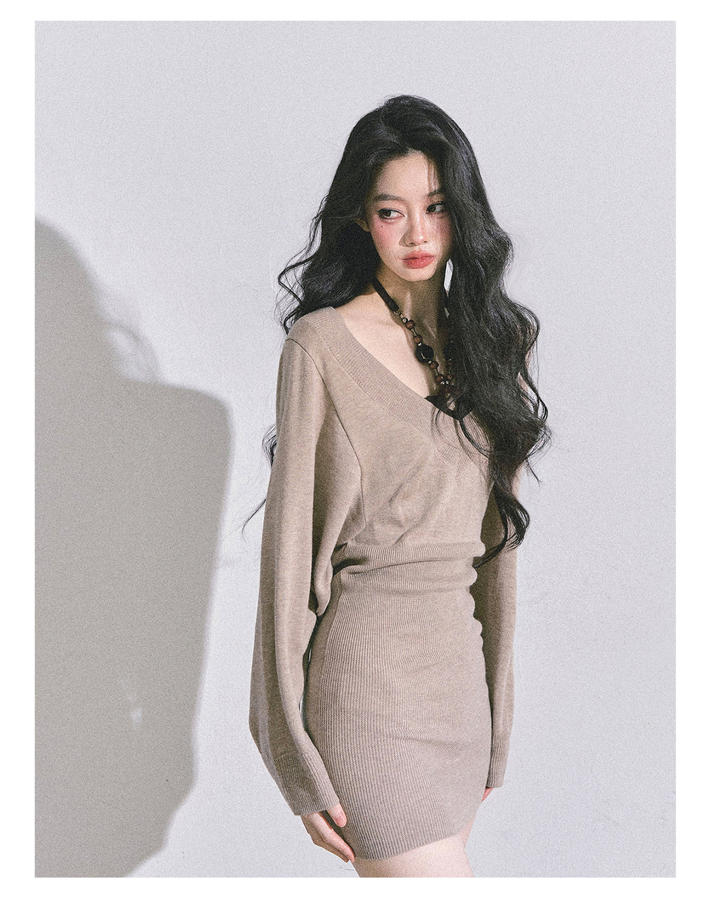 SHAOYEYAN Women's "Jin Zhi Tian Ni" French style long-sleeved knit dress, autumn tight-fitting wool dress, short skirt.