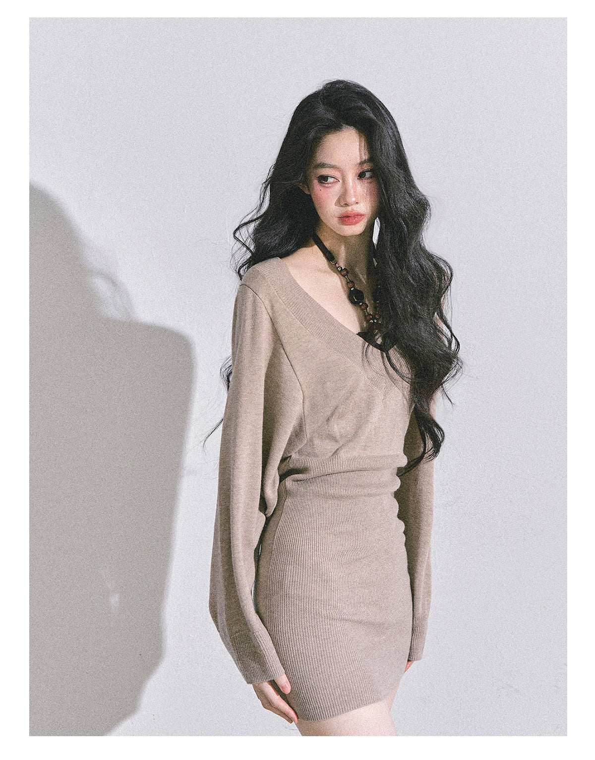 SHAOYEYAN Women's "Jin Zhi Tian Ni" French style long-sleeved knit dress, autumn tight-fitting wool dress, short skirt.